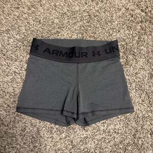 Under Armour Women's HeatGear Armour Mid-Rise 3" Shorty Compression Shorts - Gra